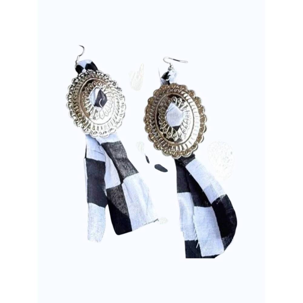 NEW ROWDY CROWD women's checkered concho bandana dangle earrings in black/white